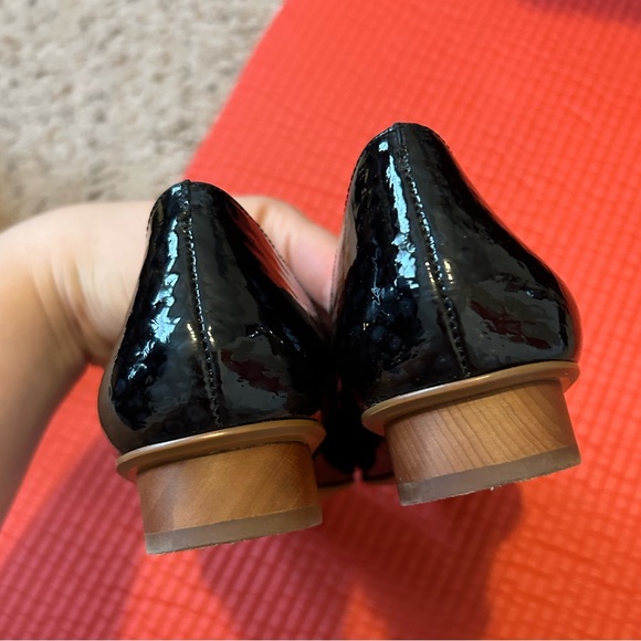 Vince Camuto Women’s black faux crocodile glossy slip on shoes size 8 - Picture 3 of 4